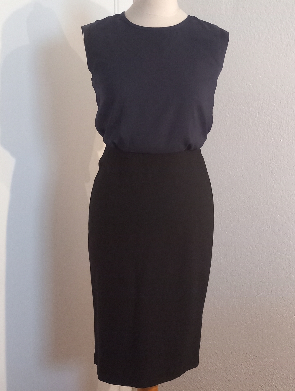 LOFT Color Block Body-Conscious Sheath Dress - Picture 2 of 5